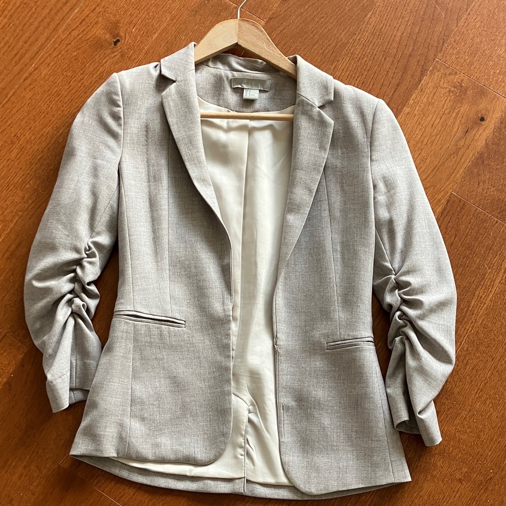 H&M Women's Blazer in Soft Gray